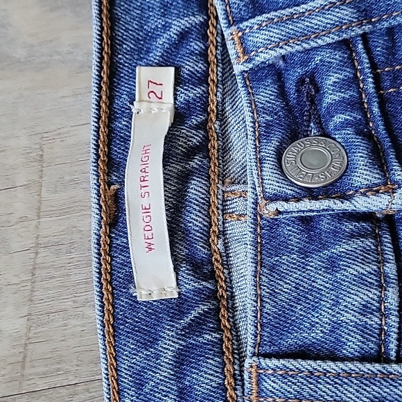 Levi's ankle cropped jeans with frayed hem - Picture 9 of 13